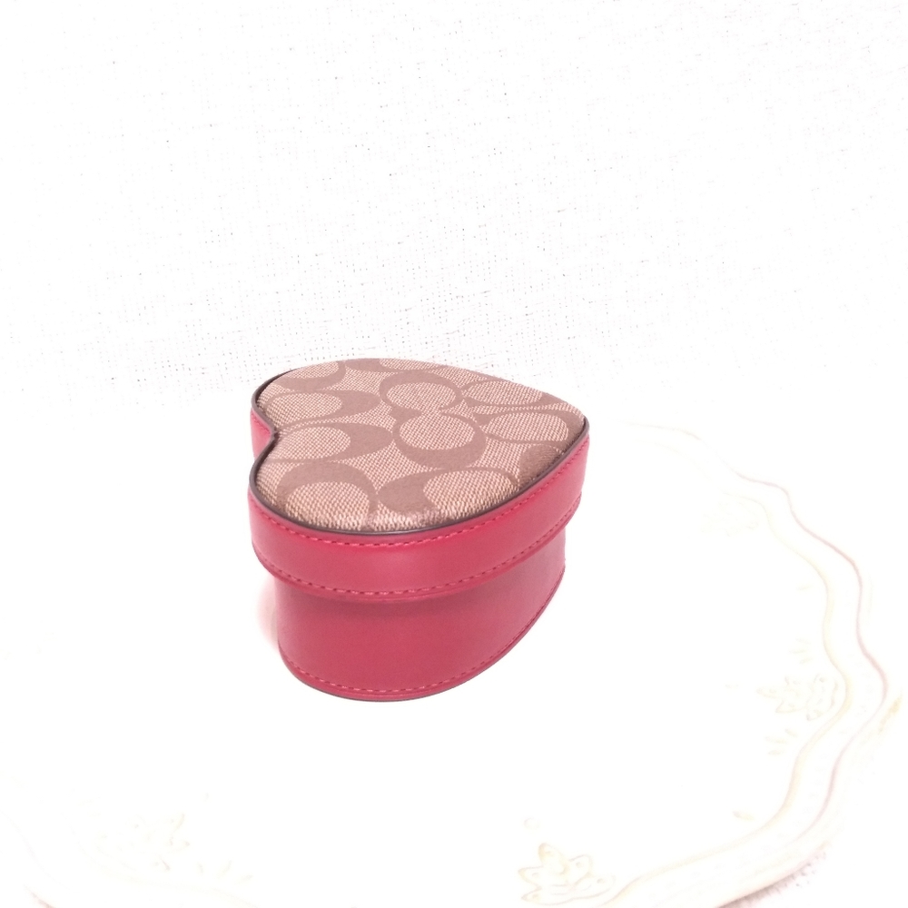 NWT Coach Heart Signature Khaki Red Trinket Box - Picture 4 of 13